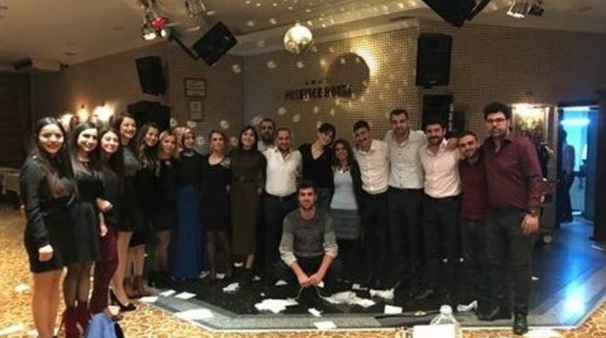 &Ouml;ğretmenler, Kendi G&uuml;nlerini Halay &Ccedil;ekerek Kutladı