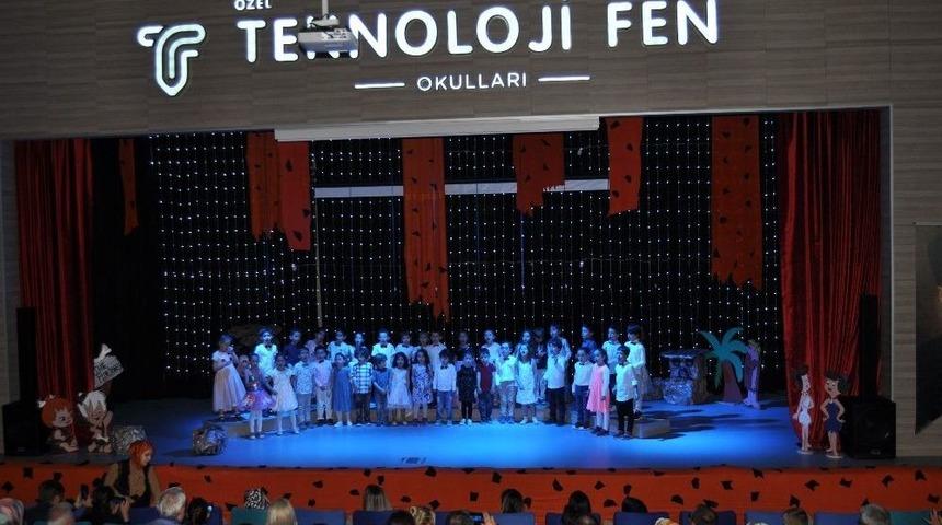 Miniklerin Yıl Sonu G&ouml;sterisi Hayran Bıraktı