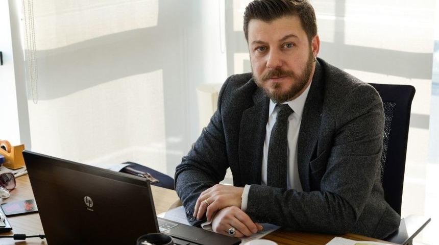 İzmir Ekonomili &Ouml;ğretim &Uuml;yesine &Ouml;nemli G&ouml;rev