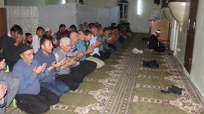 Yavuzeli&rsquo;nde İlk Teravih Namazı Kılındı