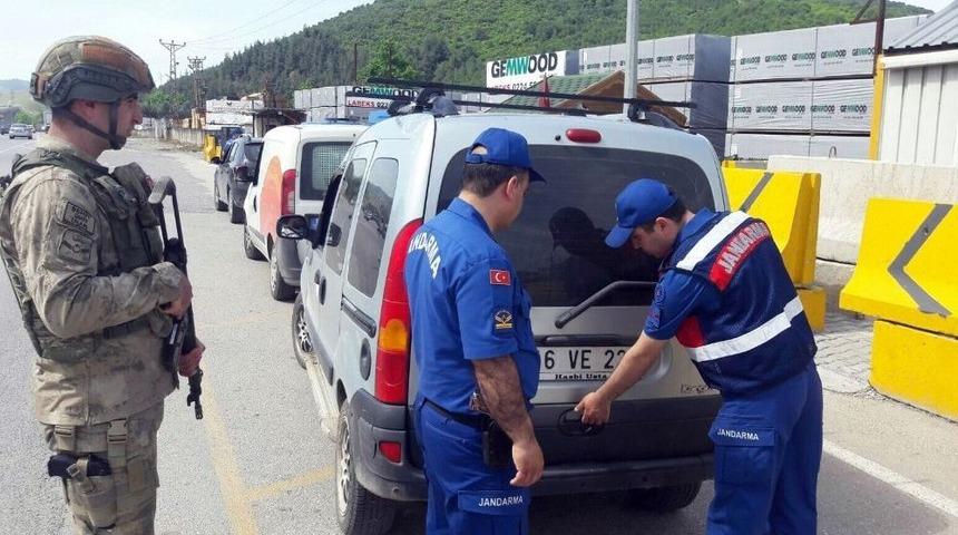 Yeni Kıyafetlerini Giyen Jandarma Şıklığıyla G&ouml;z Kamaştırıyor