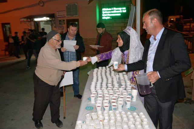 Teravih Namazı Sonrası Osmanlı Şerbeti Ve Lokum İkramı