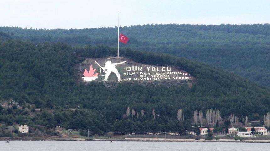 &Ccedil;anakkale&rsquo;de Bayraklar Yarıya İndirildi