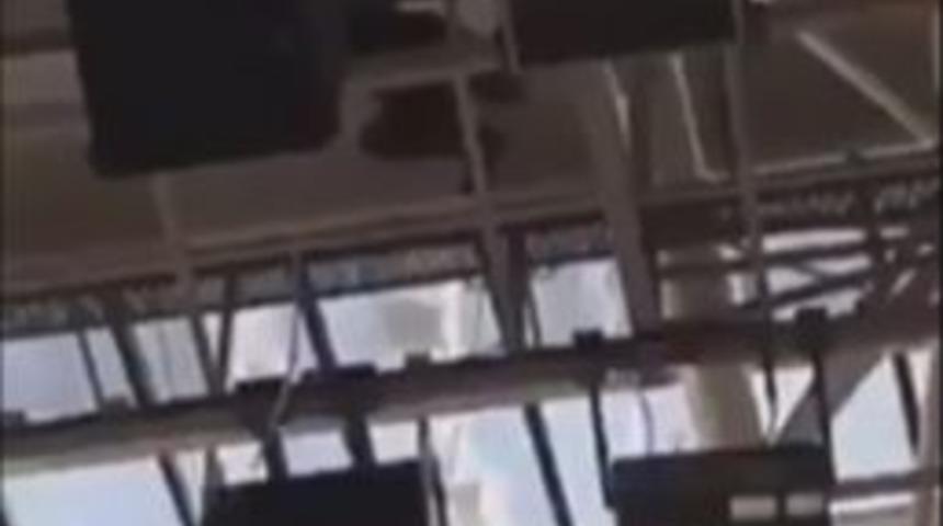 Taraftar Hoparl&ouml;r Kablolarını S&ouml;kt&uuml;