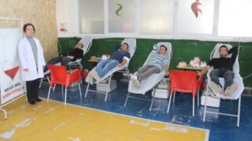 &Ccedil;ınar Koleji&rsquo;nden Kızılay&rsquo;a Kan Bağışı