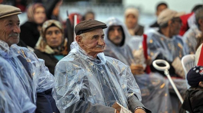 Başkent Kahramanlık T&uuml;rk&uuml;leriyle Yankılandı