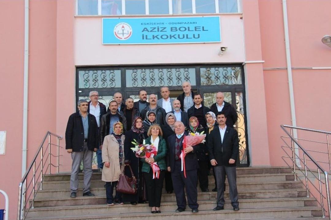 &Ouml;ğrencileriyle 38 Yıl Sonra Sınıfta Buluştu