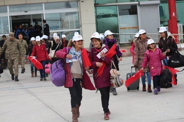 Van’dan 180 Öğrenci İzmir’e Gönderildi