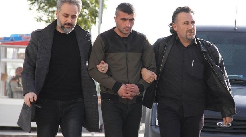 Eşine Silahla Ateş A&ccedil;ıp Kazayla 2.5 Yaşındaki Kızını Vuran Baba Yakalandı