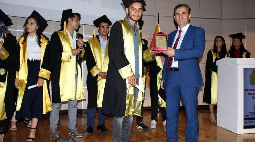 Adalet Myo&rsquo;nun Mezuniyet Sevinci