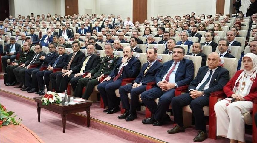 Rekt&ouml;r Durmuş, Genelkurmay Başkanı Akar&rsquo;ın Sunduğu &rsquo;t&uuml;rkiye Ve G&uuml;venlik&rsquo; Konulu Konferansa Katıldı