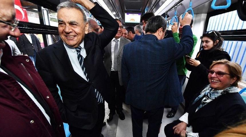 Konak Tramvayı Yolculu Seferlere Başladı