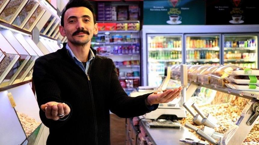 Yaz Sıcak Ge&ccedil;ti, Kuruyemiş Fiyatları Arttı