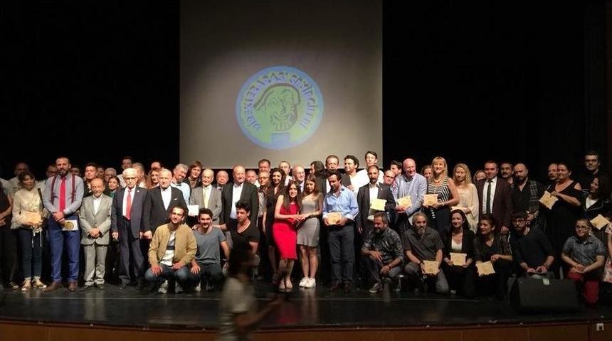 Tiyatronun Oscar&rsquo;ı Burhaniye&rsquo;nin Oldu