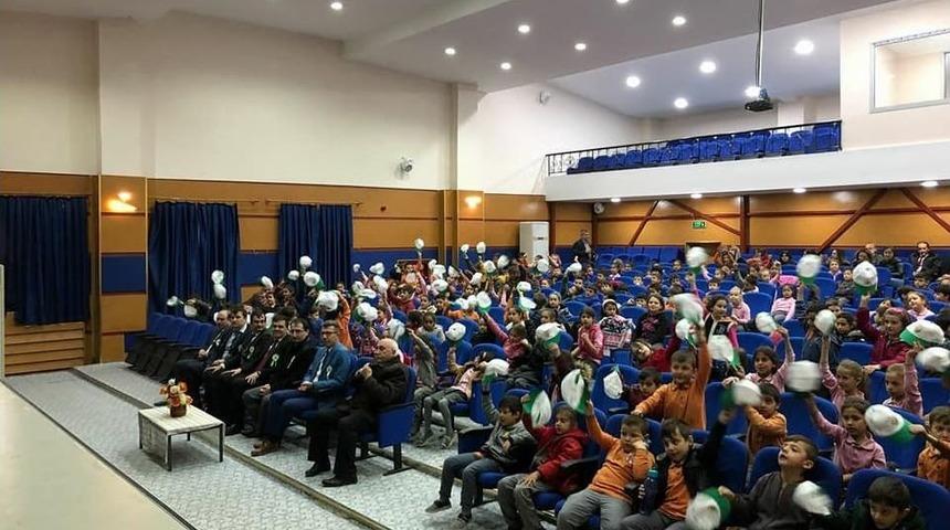 Başkan Yal&ccedil;ın Tiyatro Etkinliğine Katıldı