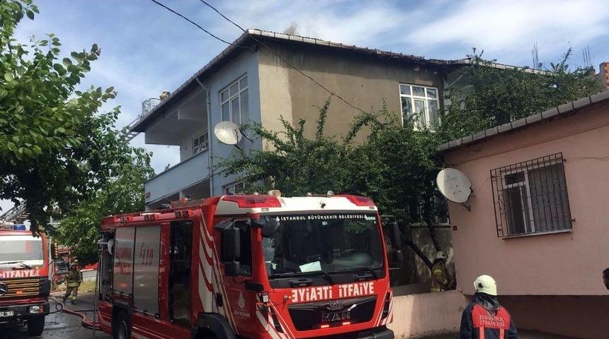 K&uuml;meste &Ccedil;ıkan Yangında 5 Tavuk Telef Oldu