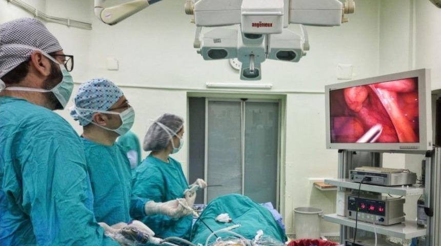 Adh&rsquo;de Bağırsak Kanserinde Kapalı Ameliyat D&ouml;nemi