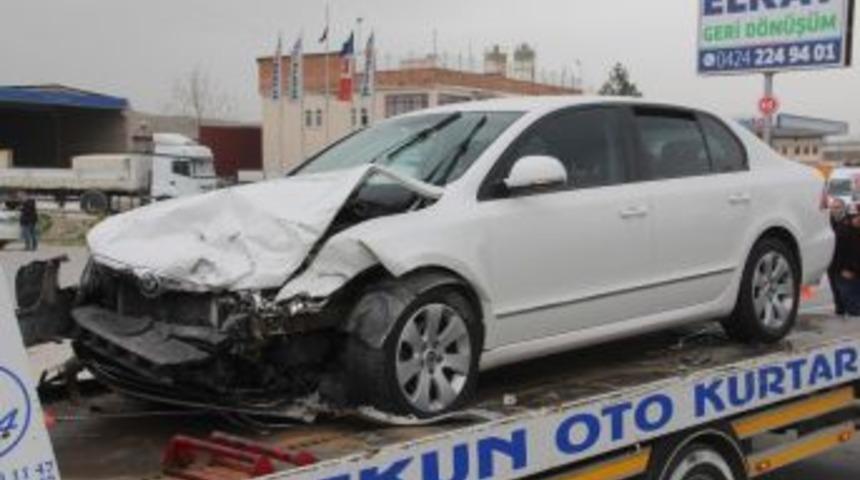 Elazığ&rsquo;da Trafik Kazası: 2 Yaralı