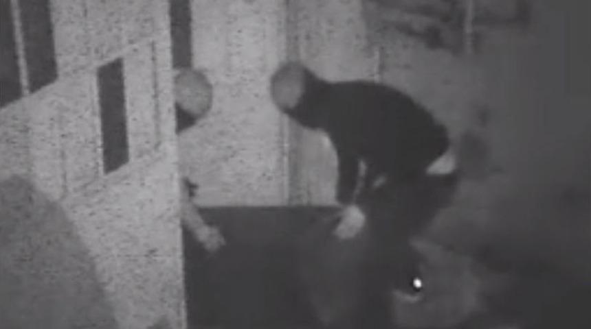 Kasa Hırsızların Kovalama Sonucu Yakalandı