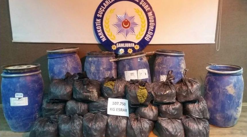 Şanlıurfa&rsquo;da Toprağa G&ouml;m&uuml;l&uuml; 108 Kilo Esrar Ele Ge&ccedil;irildi