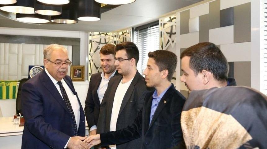 Başkan Kutlu &Uuml;niversite &Ouml;ğrencilerini Ağırladı