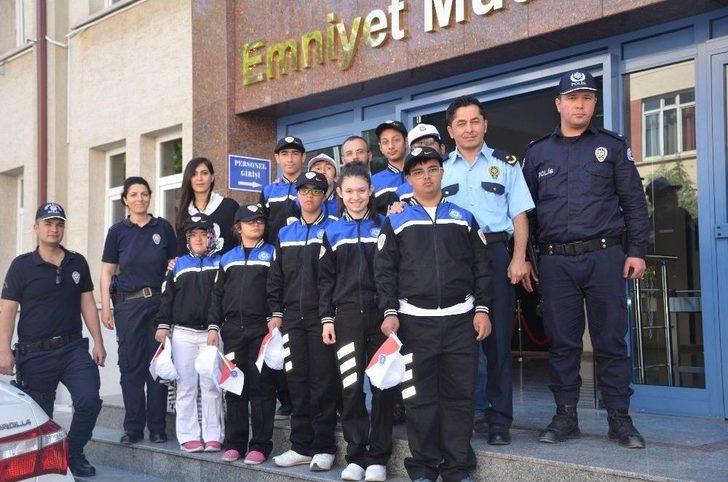 Özel Günlerinde Motosikletle Tur Atarak Toma’dan Su Sıktılar G3