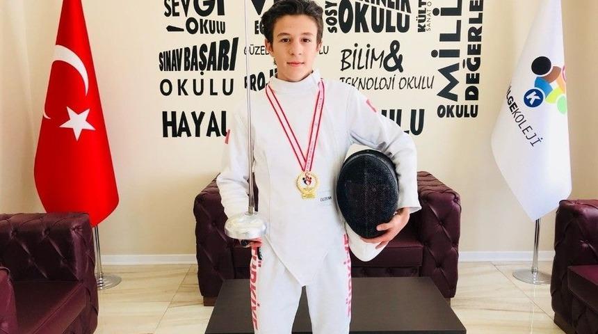 Emir Akal T&uuml;rkiye Birincisi