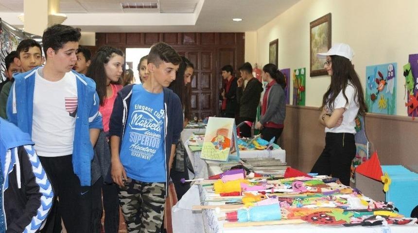 Çocuk Gelişi Öğrencileri Sergisi Düzenledi