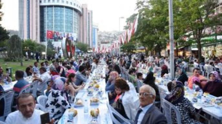 İzmit Belediyesi, Ramazan Ayında 15 Yerde İftar Verecek