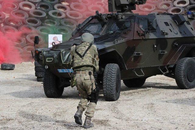 Komandoların Zorlu Eğitim G&ouml;r&uuml;nt&uuml;leri Klip Oldu 1