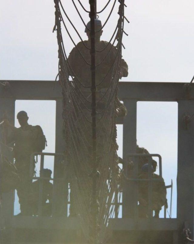 Komandoların Zorlu Eğitim G&ouml;r&uuml;nt&uuml;leri Klip Oldu 2