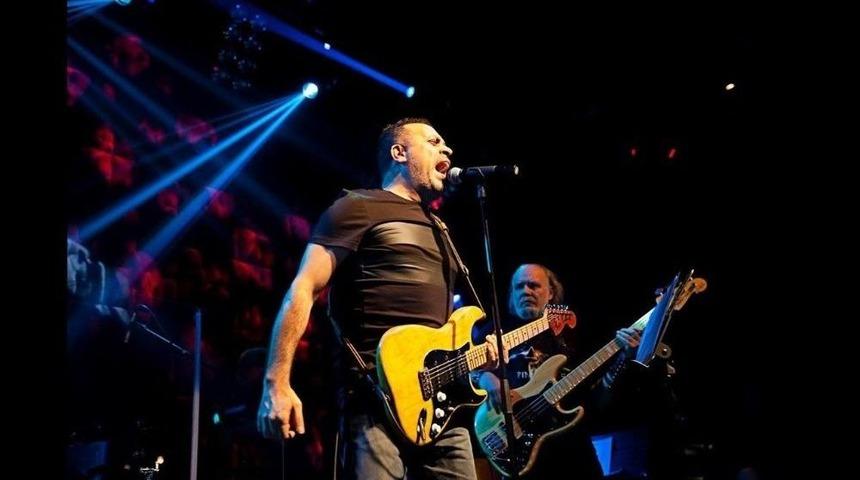 Buca&rsquo;da Haluk Levent R&uuml;zgarı