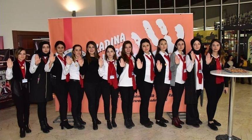 Tiyatro Oyunuyla &ldquo;kadına Karşı Şiddete Dur Deyin&rdquo; Mesajı Verildi