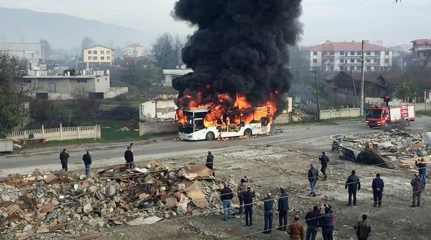 &Ouml;zel Otob&uuml;s&uuml; Alev Alev Yandı