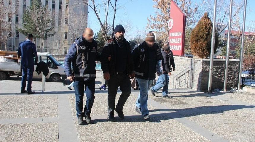 G&uuml;mr&uuml;k M&uuml;h&uuml;rl&uuml; Tırda 74 Bin Paket Ka&ccedil;ak Sigara Ele Ge&ccedil;irildi