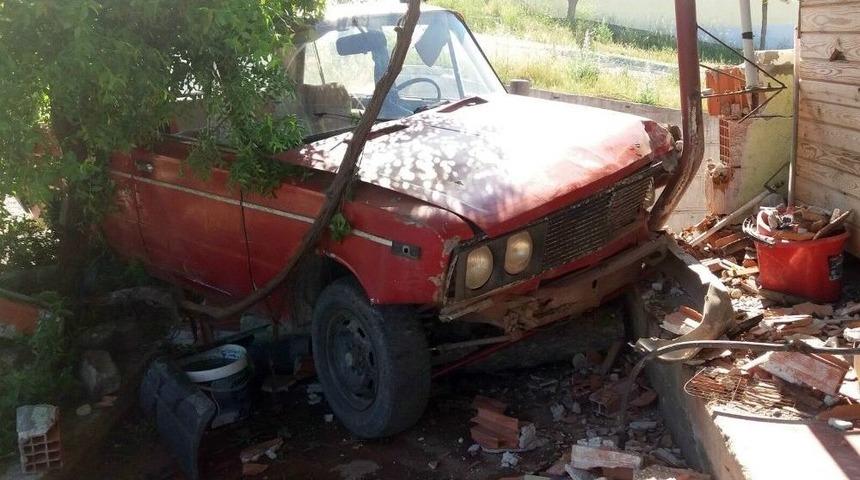 Gaz Pedalı Takılı Kalan Ara&ccedil; Asılı Kaldı