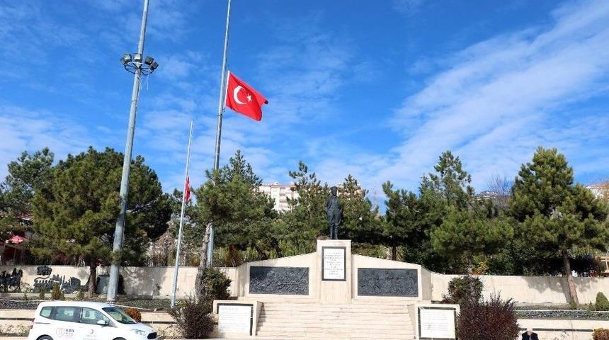 Yozgat&rsquo;ta Bayraklar Yarıya İndirildi