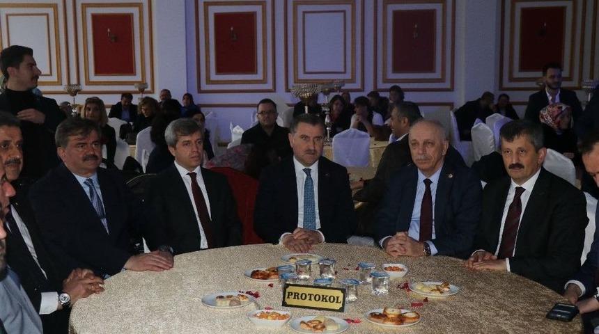 Gen&ccedil;lik Ve Spor Bakanı Osman Aşkın Bak, Nikah Şahidi Oldu