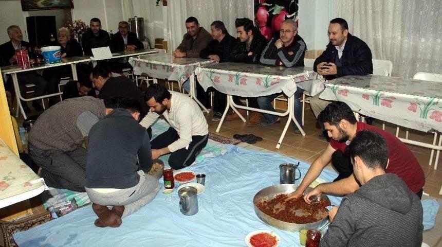 &rsquo;en G&uuml;zel Ve En Lezzetli &Ccedil;iğ K&ouml;fte&rsquo;yi Yapabilmek İ&ccedil;in Yarıştılar