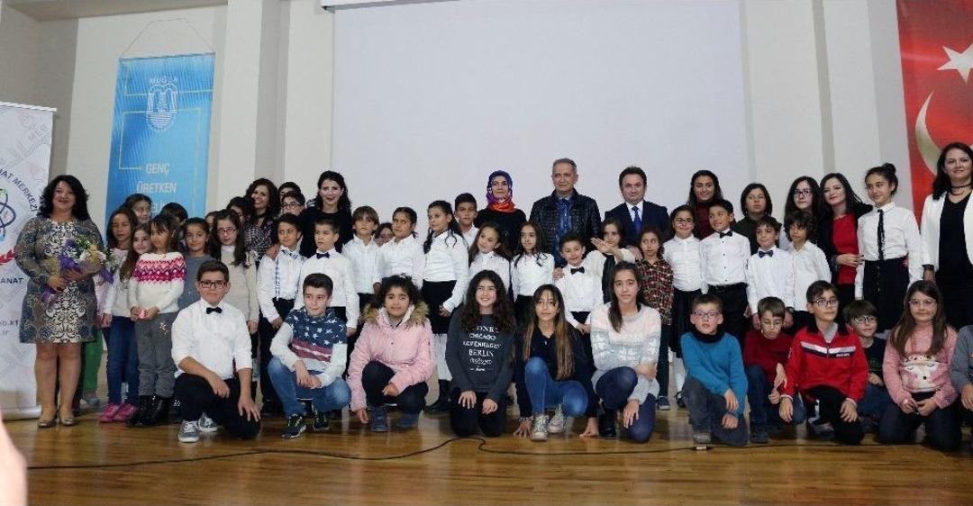Bilsem &Ccedil;ocuk Korosu &Ouml;ğretmenler İ&ccedil;in Konser Verdi