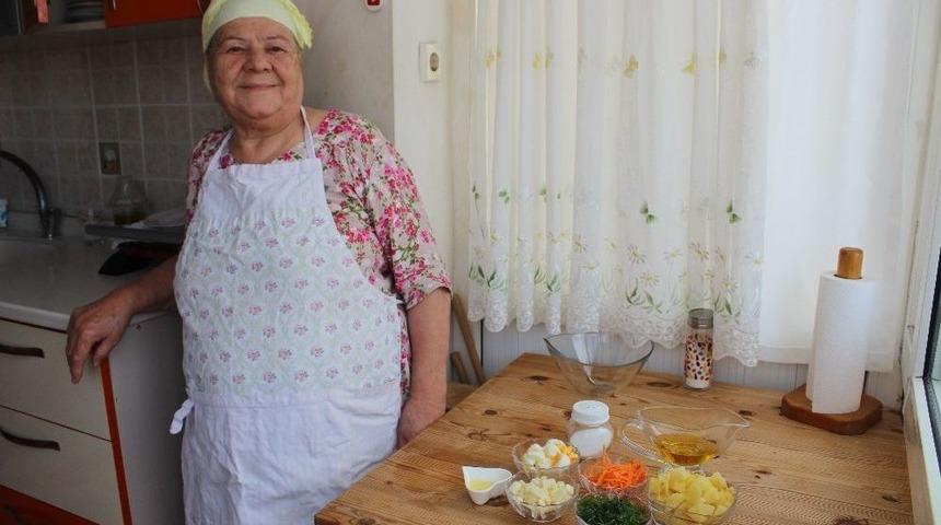 (&ouml;zel) 77&rsquo;lik &rsquo;youtuber&rsquo; Saniye Anneden İftar Men&uuml;s&uuml;