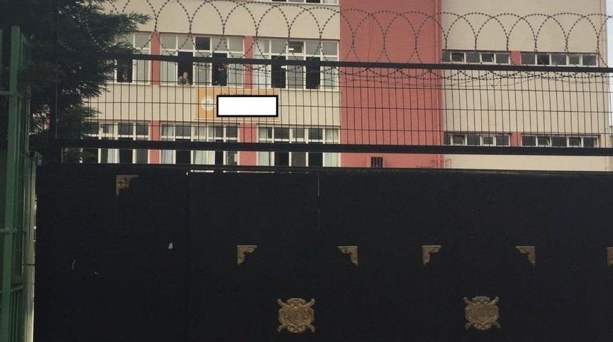 8 &Ouml;ğrenci Zehirlendikleri S&ouml;yleyerek Hastaneye Kaldırıldı