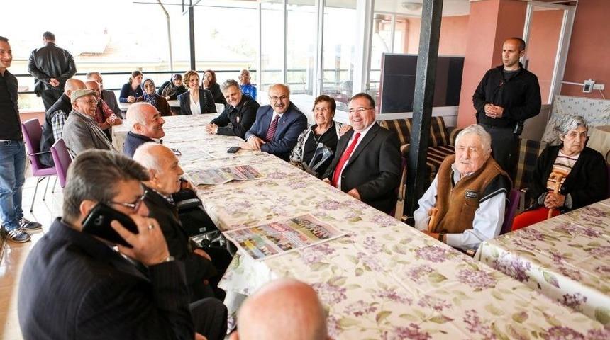 Akb&uuml;k Huzurevini Ziyaret Ettiler