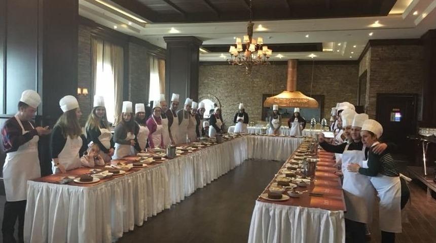 Elite World Hotel&rsquo;de Pasta Ve &Ccedil;ikolata Eğitimi