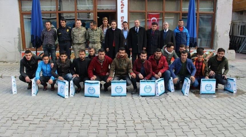 Kaymakam Dundar, Futbolcularla Bir Araya Geldi