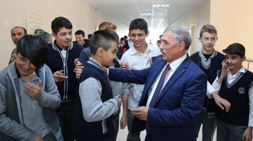 &Ccedil;ocuklardan Niğde Belediye Başkanı &Ouml;zkan&rsquo;a Yoğun İlgi