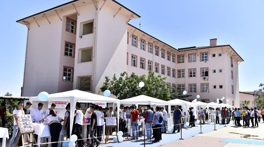 Meslek Lisesi &Ouml;ğrencileri &Uuml;r&uuml;nlerini Tanıttı