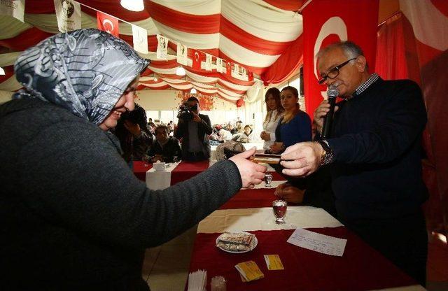 Bayraklı’da Başarılı Öğrencilere Burs Desteği