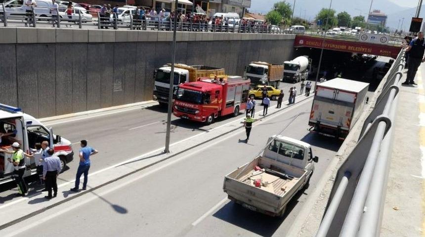 Denizli&rsquo;de Zincirleme Trafik Kazası: 2 Yaralı