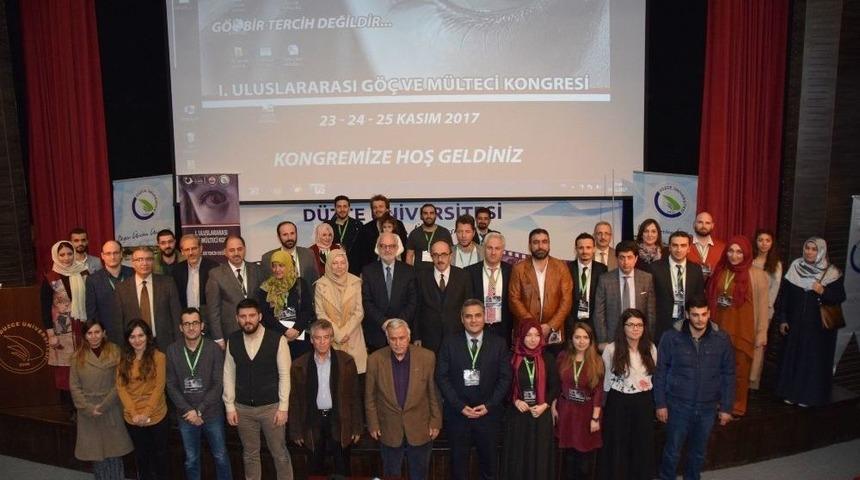 G&ouml;&ccedil; Ve M&uuml;lteci Sorunu T&uuml;m Y&ouml;nleriyle D&uuml;zce &Uuml;niversitesi&rsquo;nde Tartışıldı